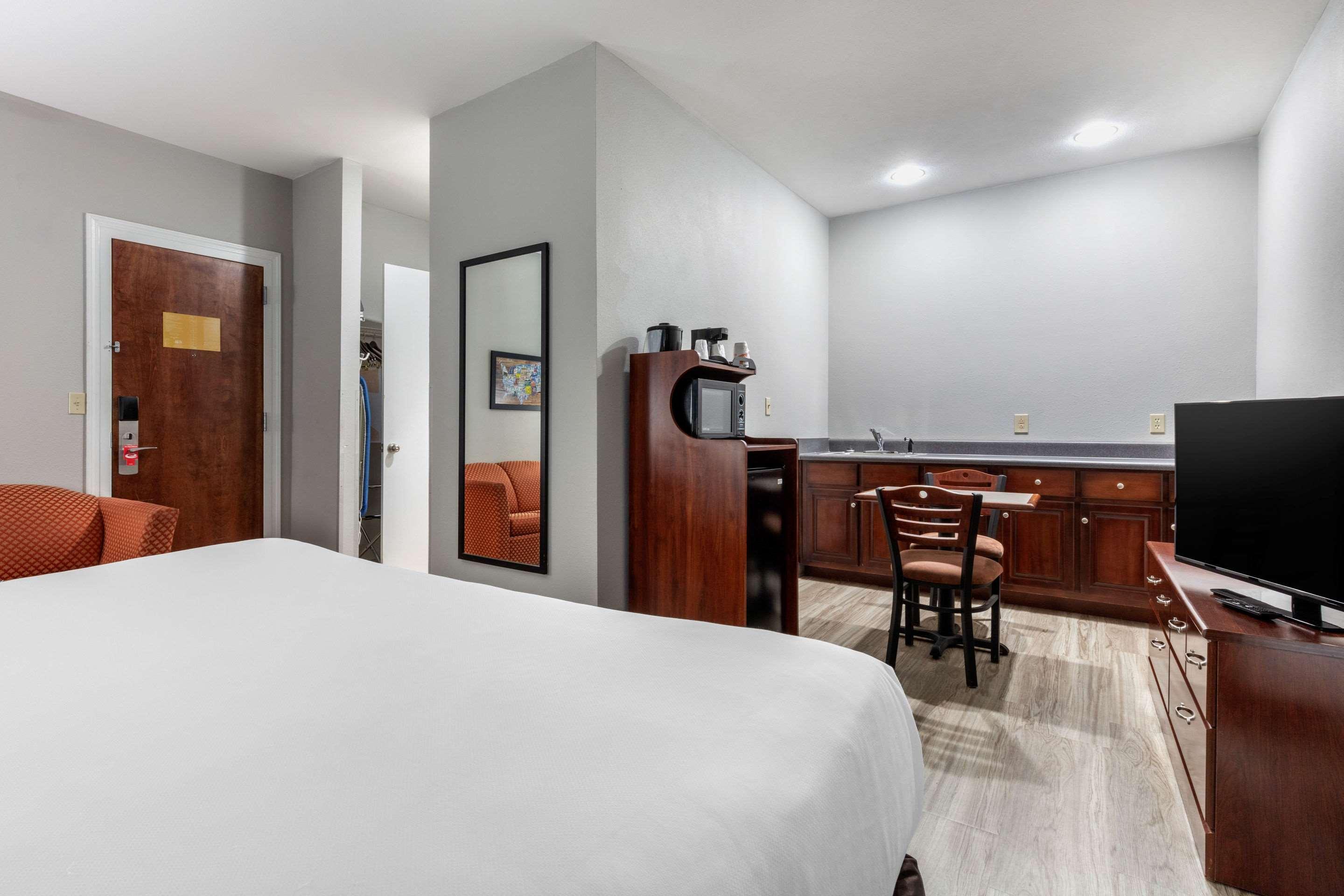 Quality Inn & Suites Demopolis Extérieur photo